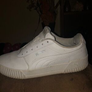 Women’s all leather lightly wore puma shoes